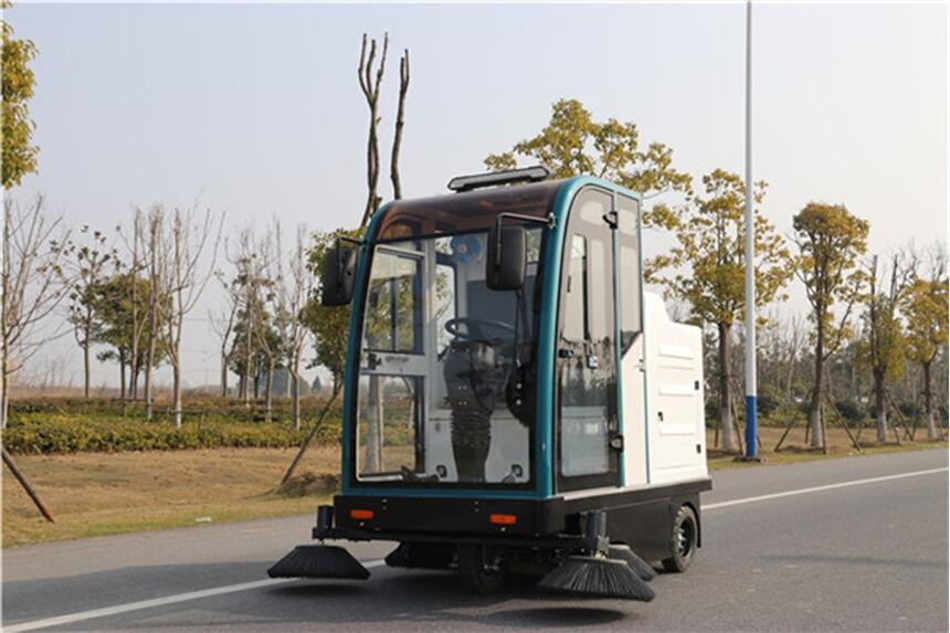 驾驶式扫地车洁路美2000A 泸州工业吸尘喷水环保清扫车江阴